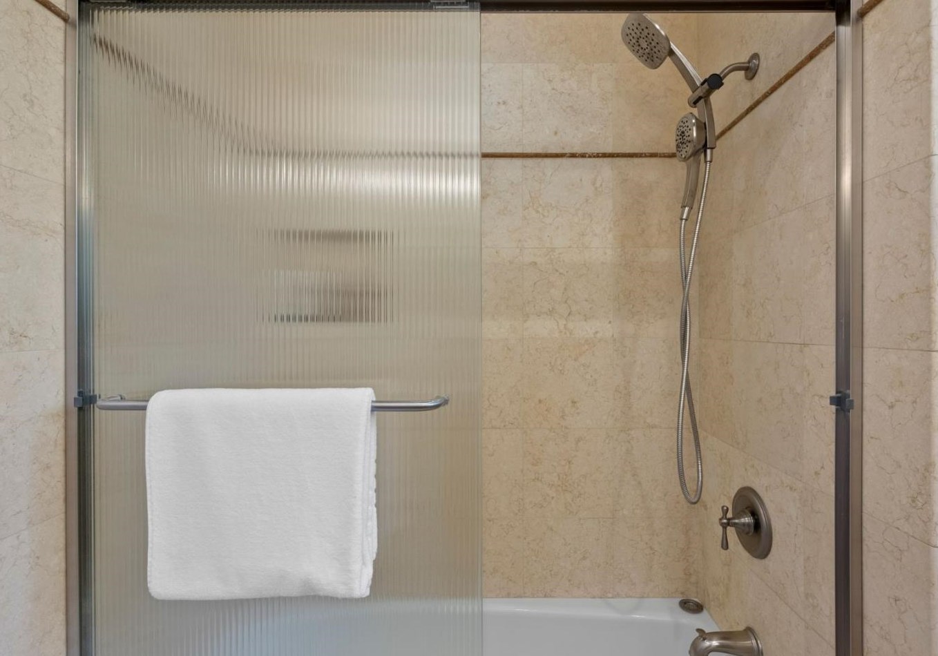 20392 Manoa Ct, Saratoga CA  95070-4909 exterior