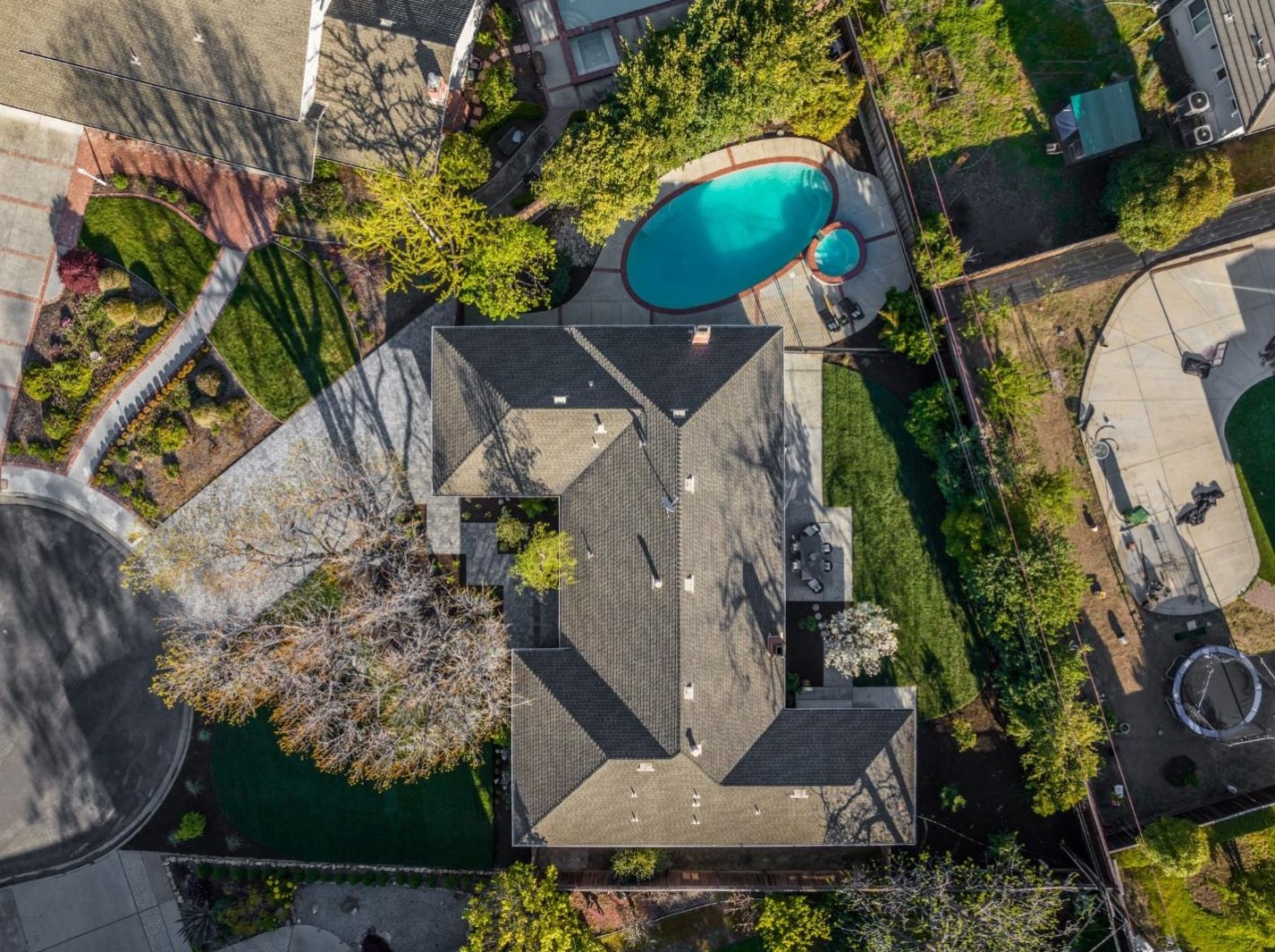 20392 Manoa Ct, Saratoga CA  95070-4909 exterior