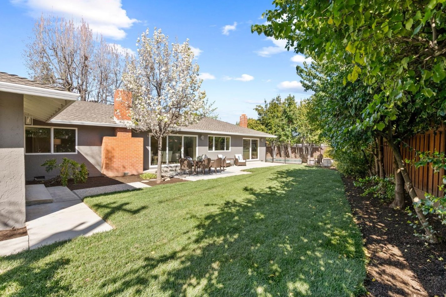 20392 Manoa Ct, Saratoga CA  95070-4909 exterior