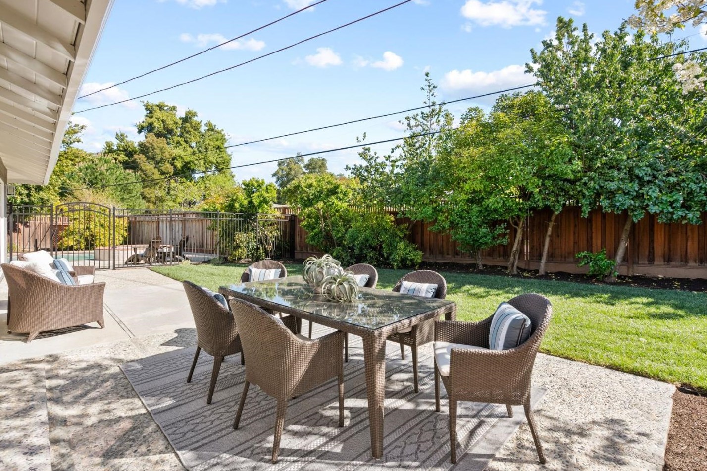 20392 Manoa Ct, Saratoga CA  95070-4909 exterior