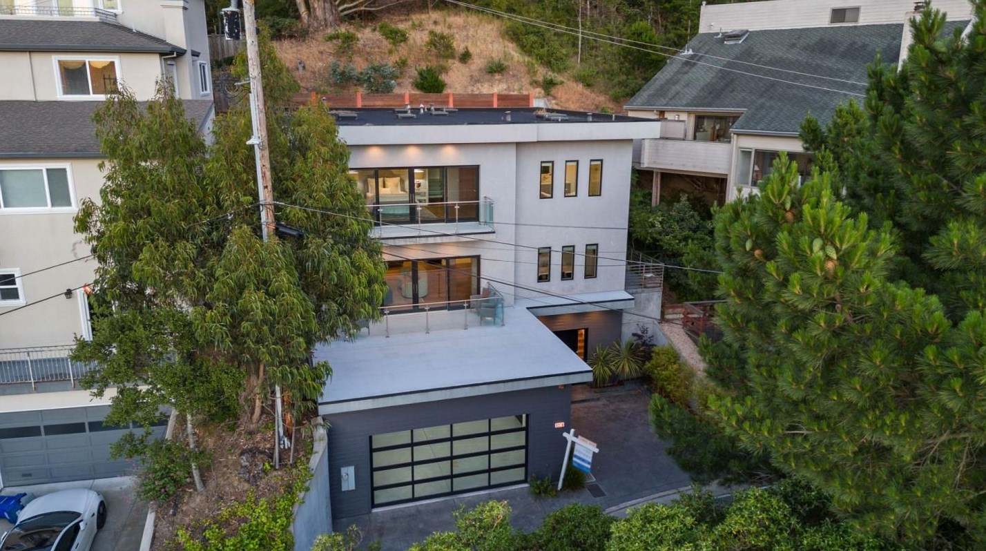 1076 Humboldt Rd, Brisbane, CA 94005