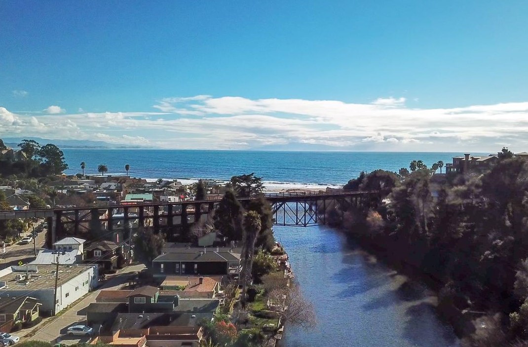 5005 Cliff Dr, Capitola CA 95010-3270 exterior