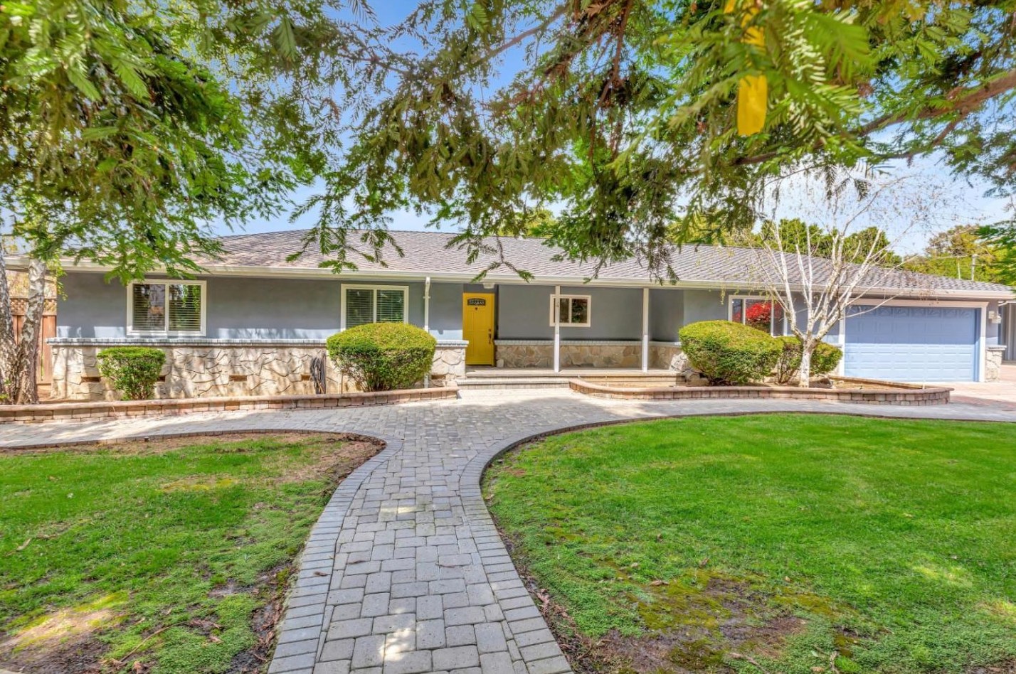 1545 Pacheco Pass Hwy, Gilroy, CA 95020-8035