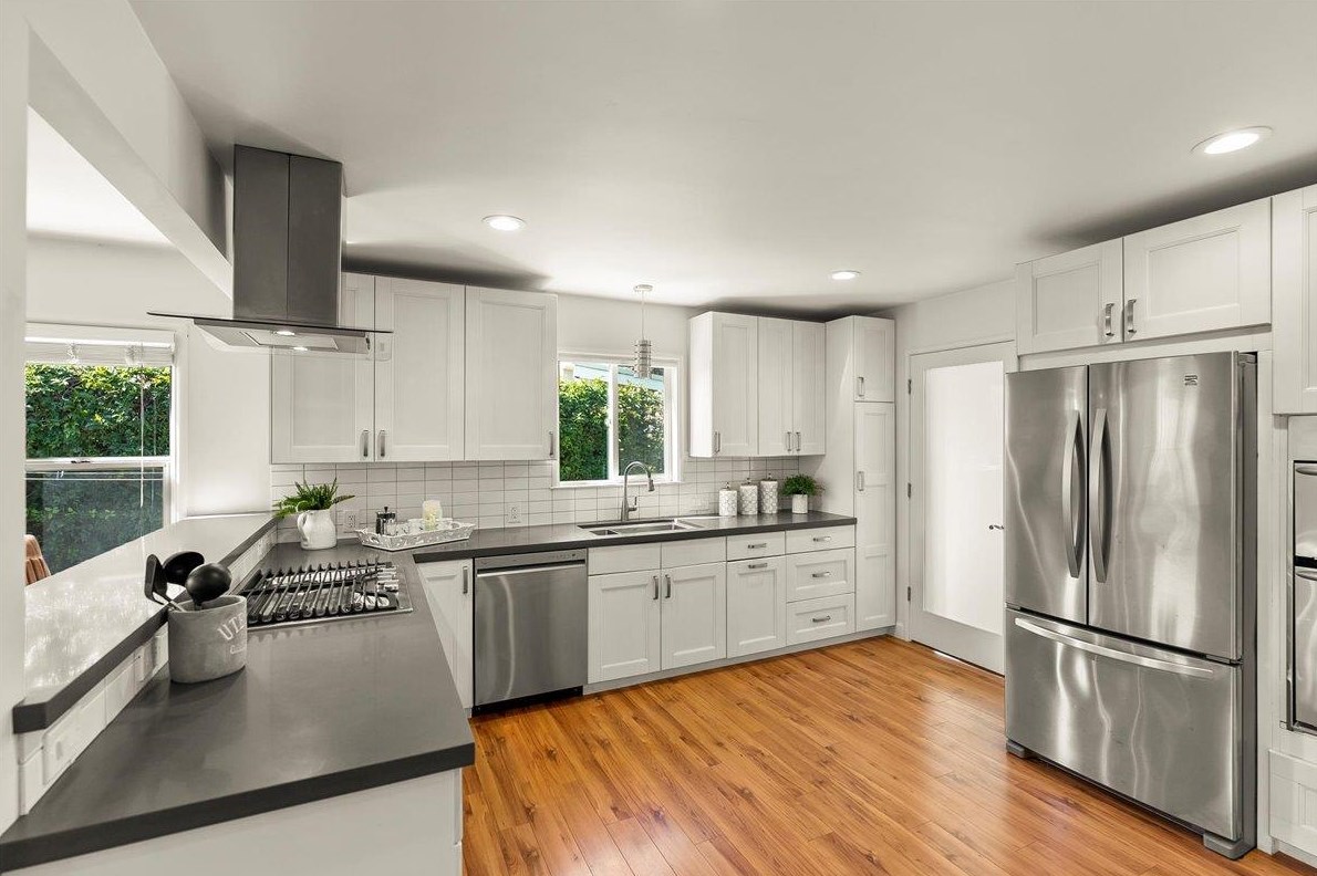 1696-98 Cozy Ct, Santa Cruz, CA 95062