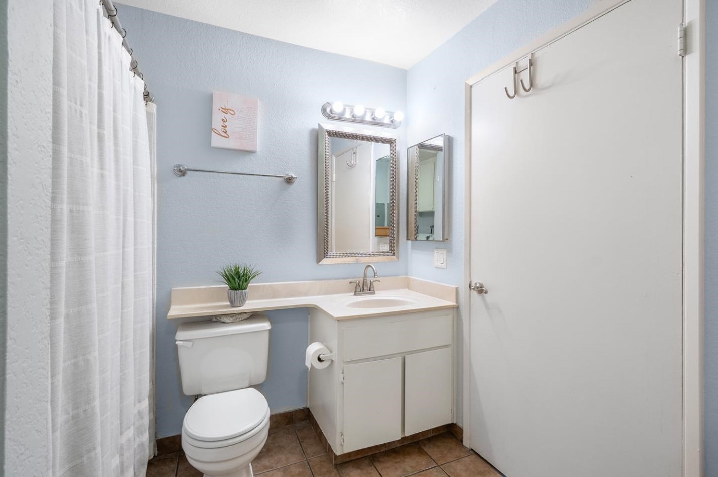 137 La Crosse Dr, Morgan Hill CA  95037-5628 exterior