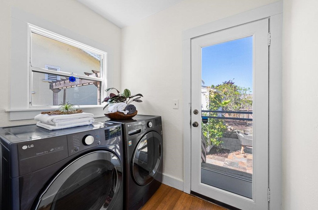 1220 Peralta Ave, Berkeley CA  94706-2406 exterior