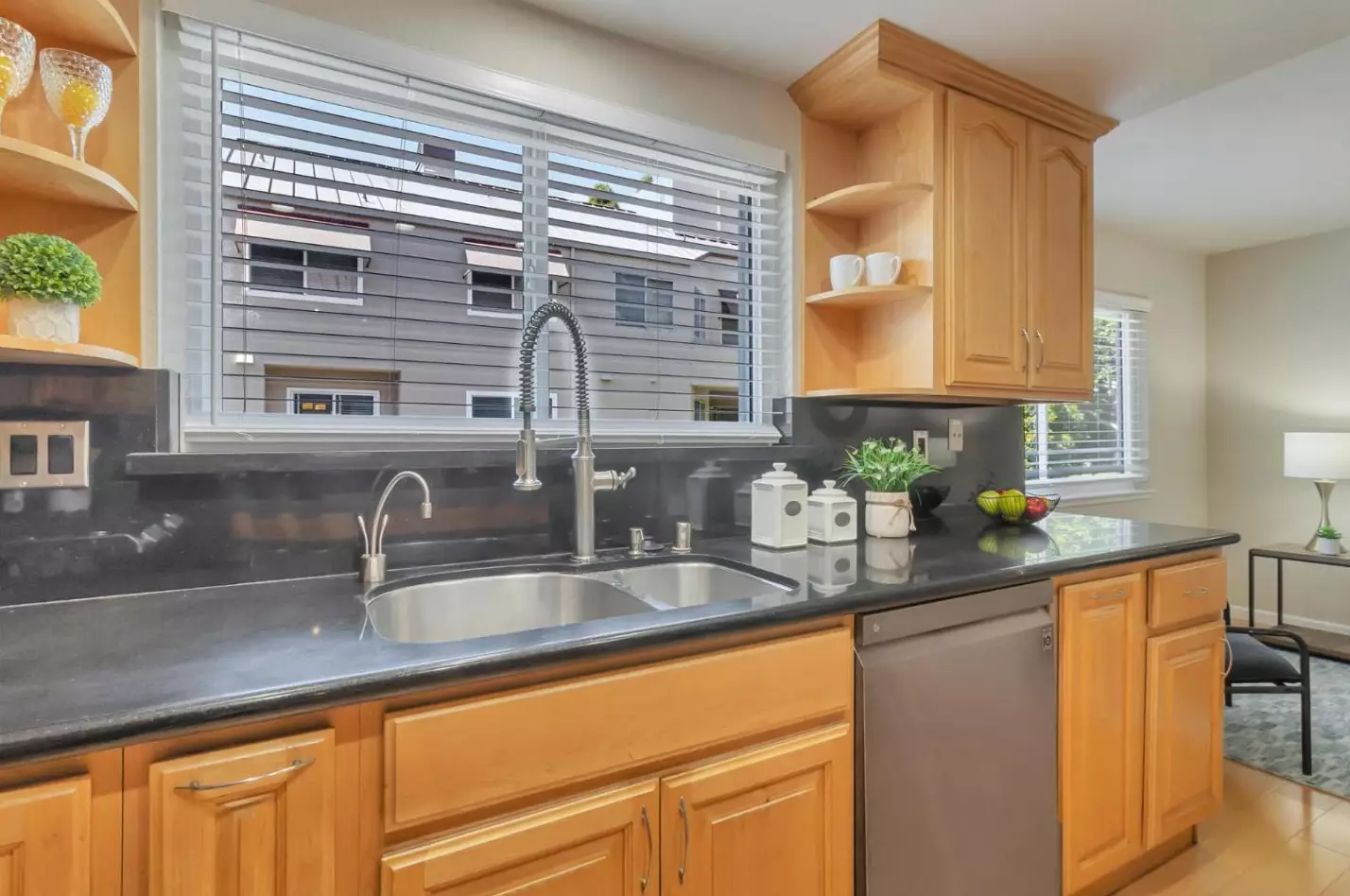 7 Court Ln, San Mateo CA  94404-2133 exterior
