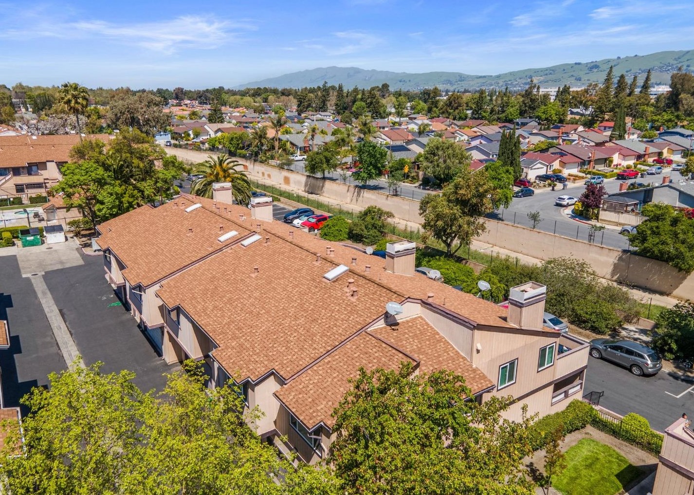 127 Silcreek Dr, San Jose CA  95116-7012 exterior