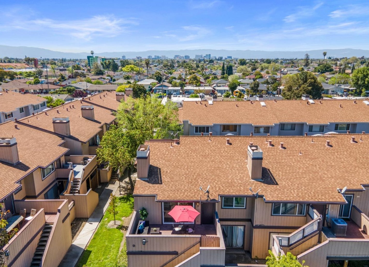 127 Silcreek Dr, San Jose CA  95116-7012 exterior