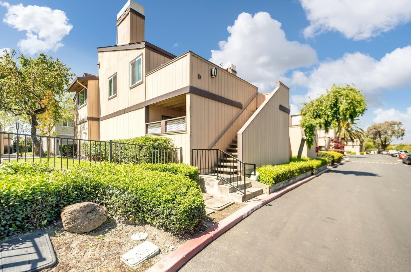 127 Silcreek Dr, San Jose CA  95116-7012 exterior
