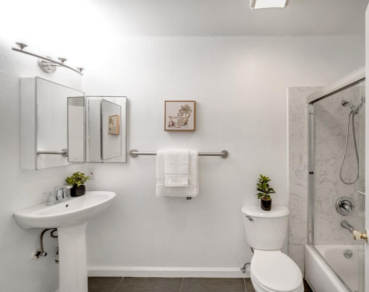 127 Silcreek Dr, San Jose CA  95116-7012 exterior