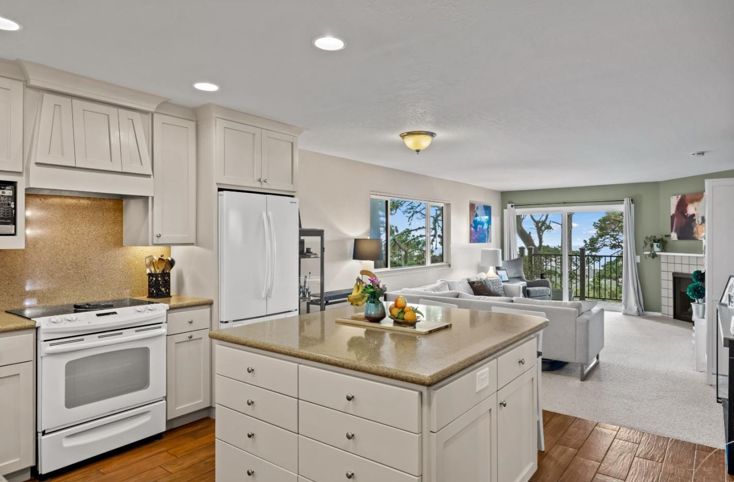 250 Forest Ridge Rd 2, Monterey, CA 93940