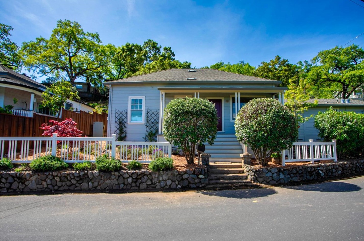 90 Cleland Ave, Los Gatos, CA 95030-7002
