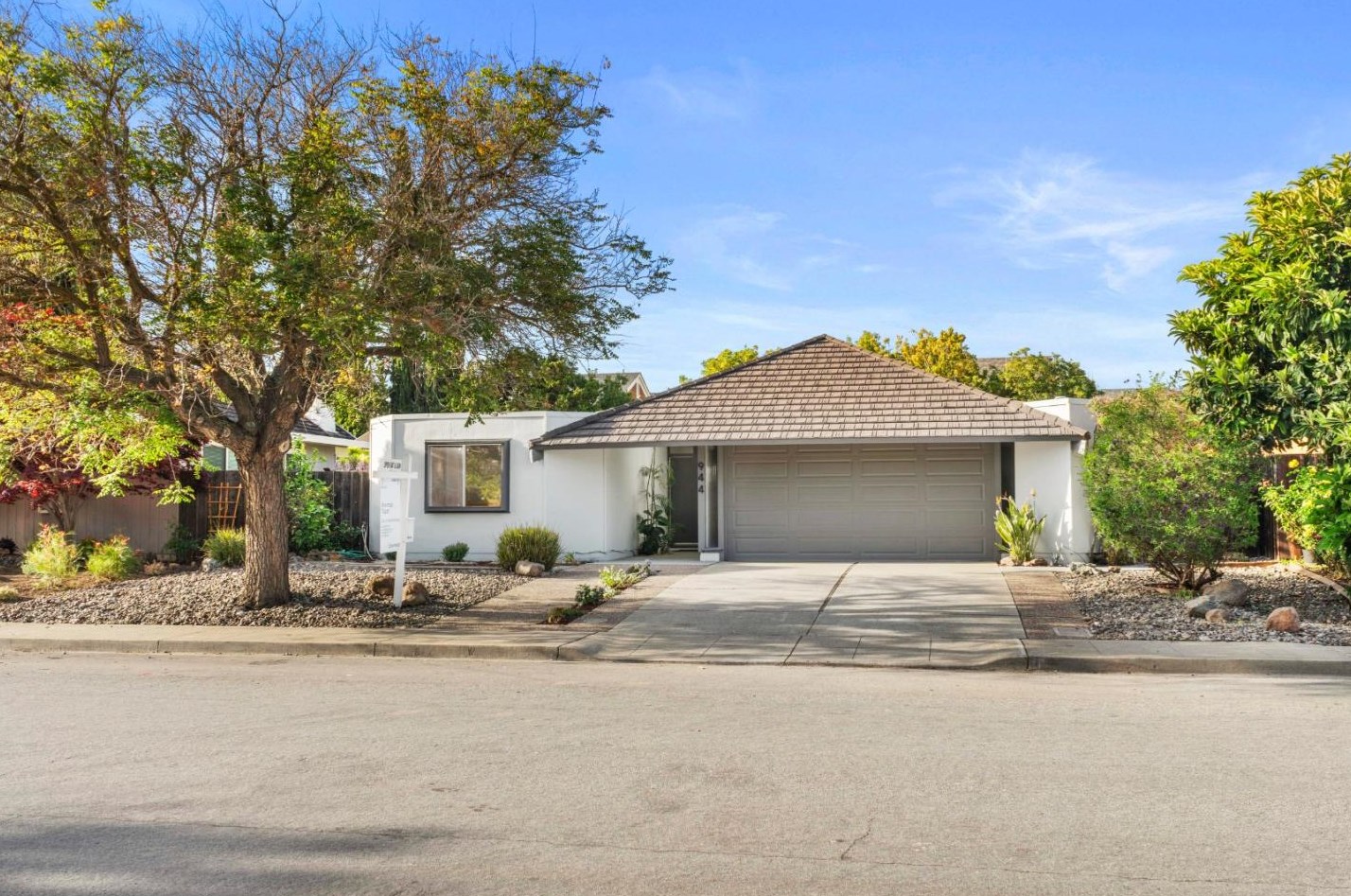 944 Trophy Dr, Mountain View, CA 94040-2945
