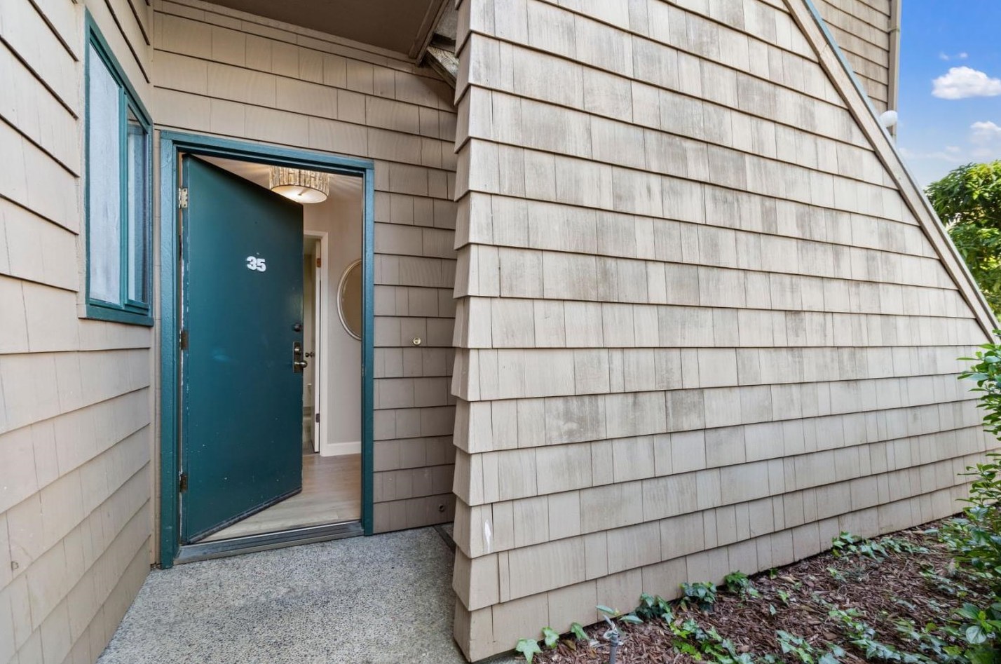 35 Cove Ln, Redwood City, CA 94065