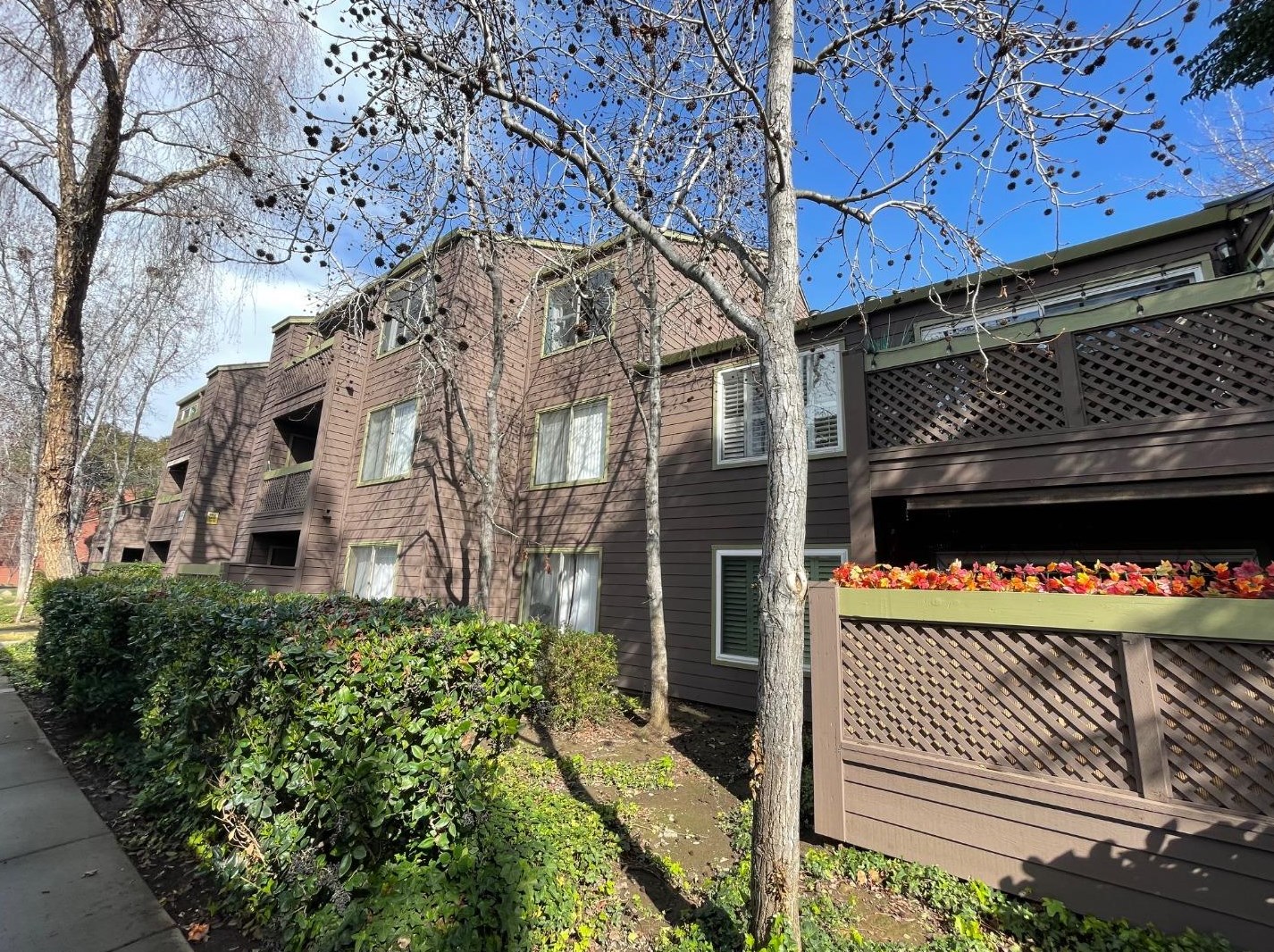 1044 Yarwood Ct, San Jose, CA 95128-4727