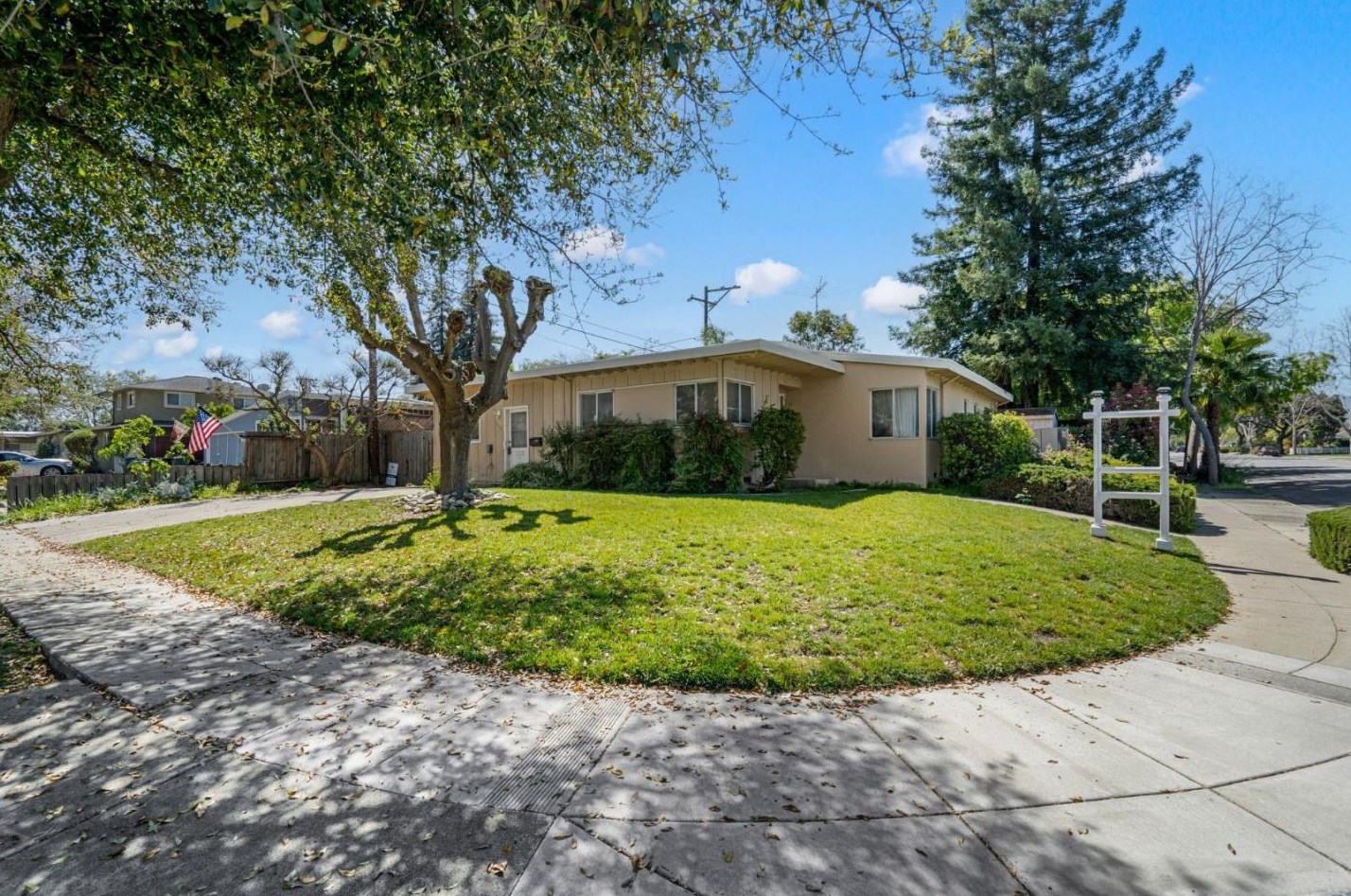 1150 Lafayette Dr, Sunnyvale, CA 94087-1704