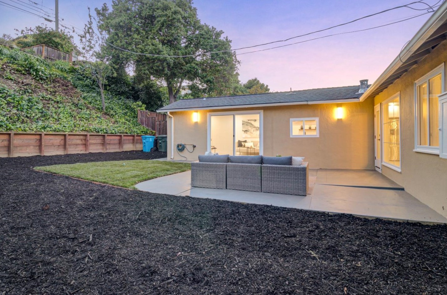 2712 Monterey St, San Mateo CA  94403-2629 exterior