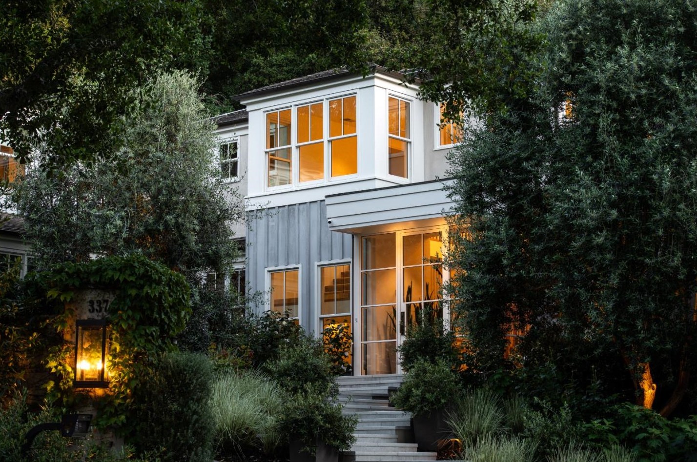 337 Walsh Rd, Menlo Park, CA 94027-6436