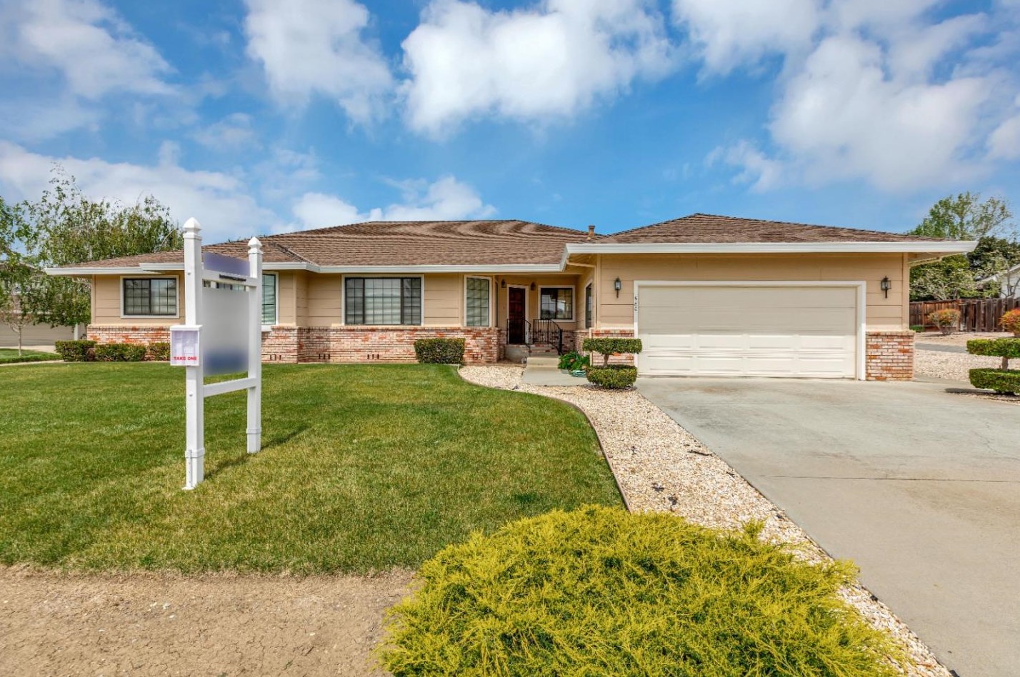 680 Ridgemark Dr, Hollister, CA 95023-6405