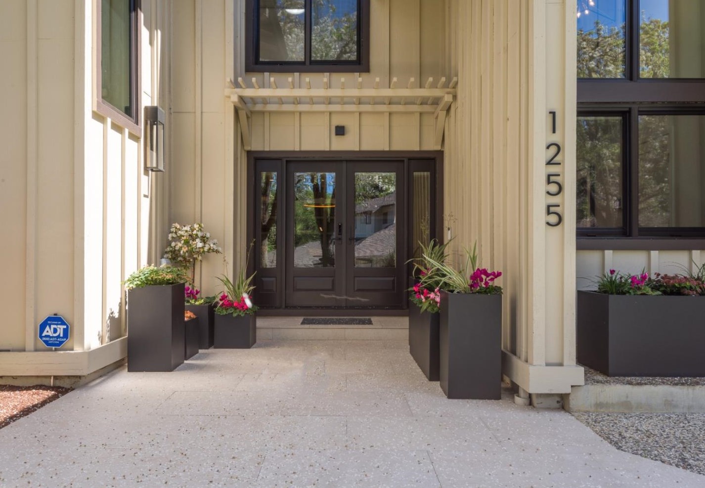 1255 Trinity Dr, Menlo Park, CA 94025-6678