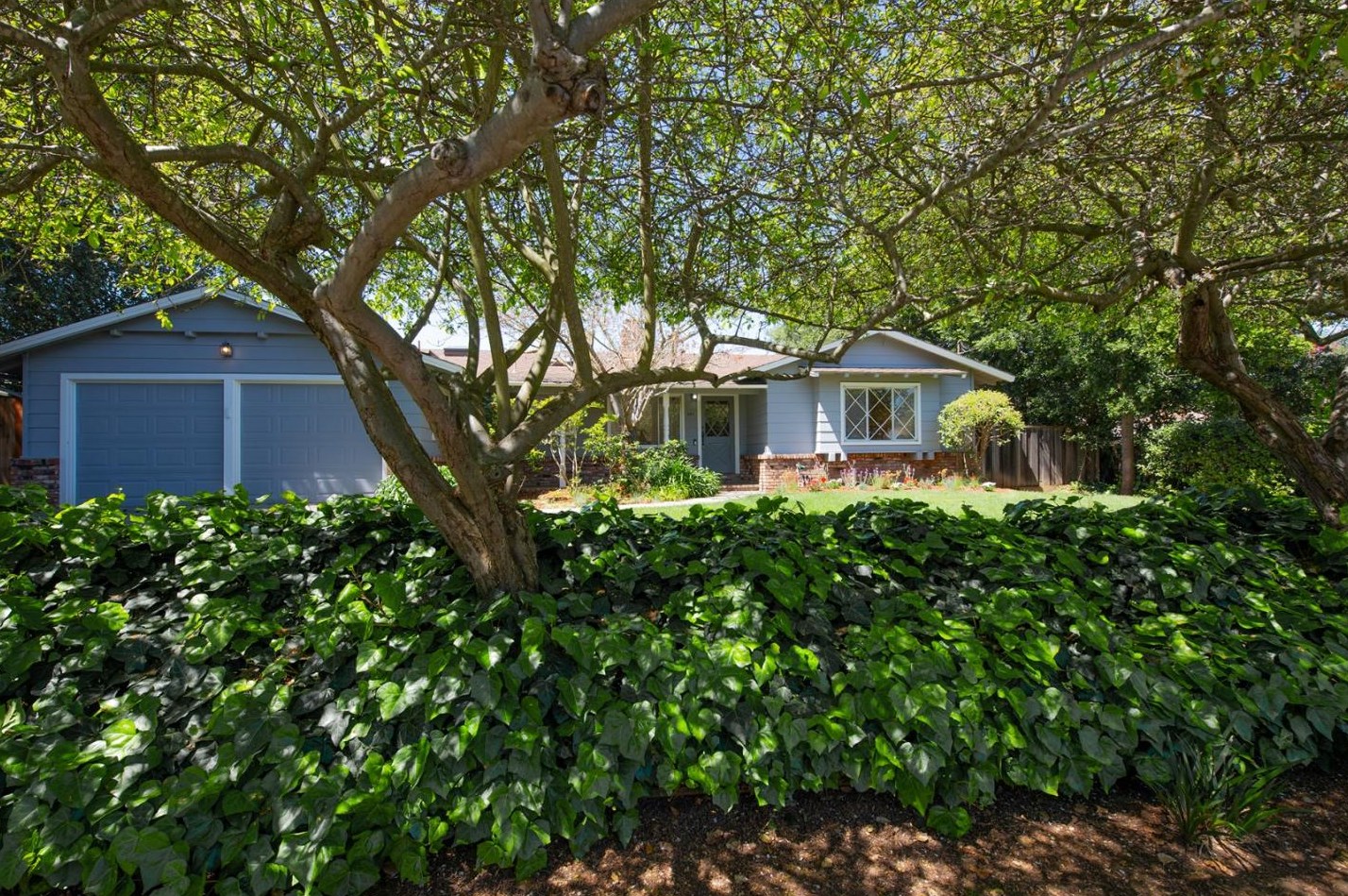 660 Torwood Ln, Los Altos, CA 94022