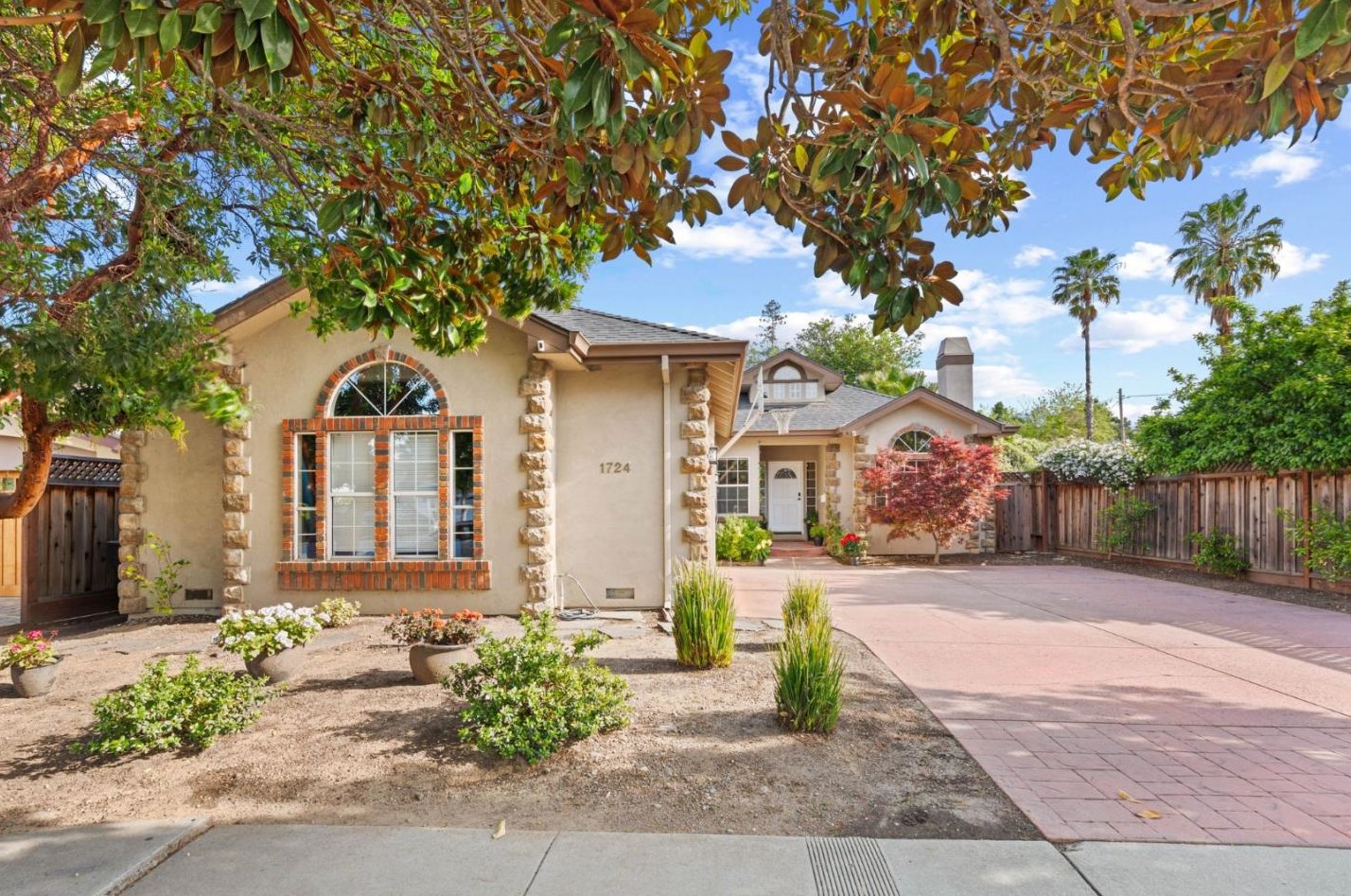 1724 Hacienda Ave, Campbell, CA 95008-5800