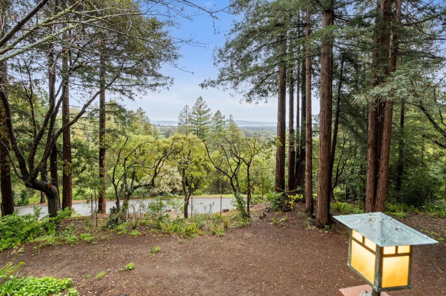 555 Smt Spg Rd, Redwood City CA  94062-4251 exterior
