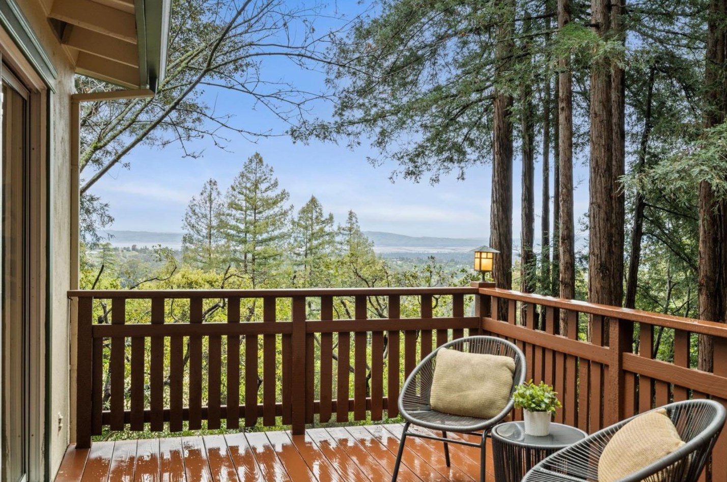 555 Smt Spg Rd, Redwood City CA  94062-4251 exterior