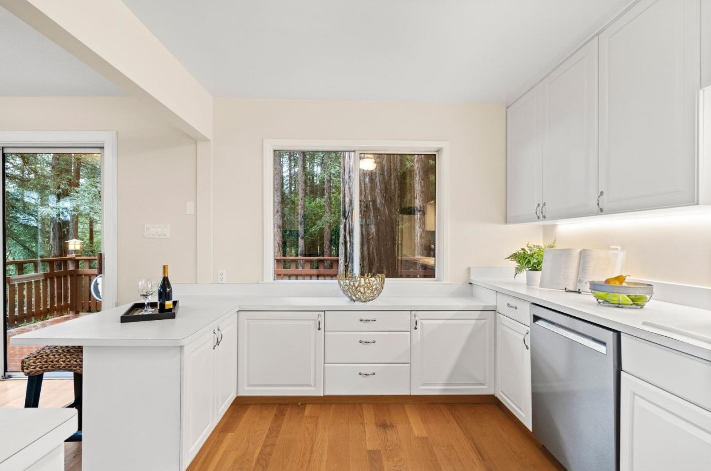 555 Smt Spg Rd, Redwood City CA  94062-4251 exterior