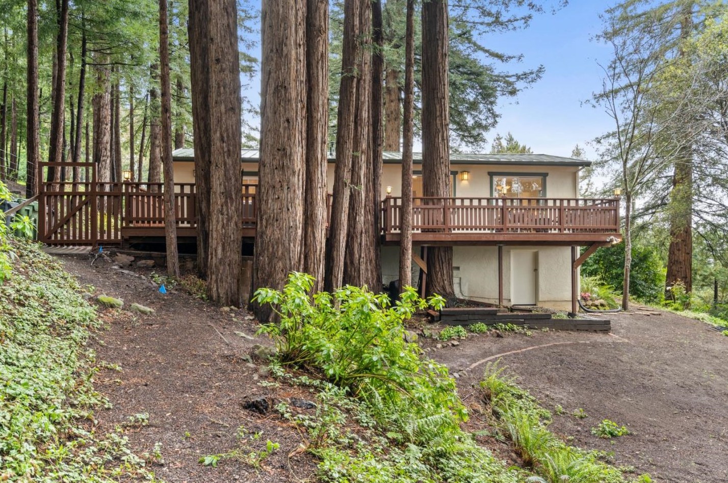 555 Smt Spg Rd, Redwood City CA  94062-4251 exterior