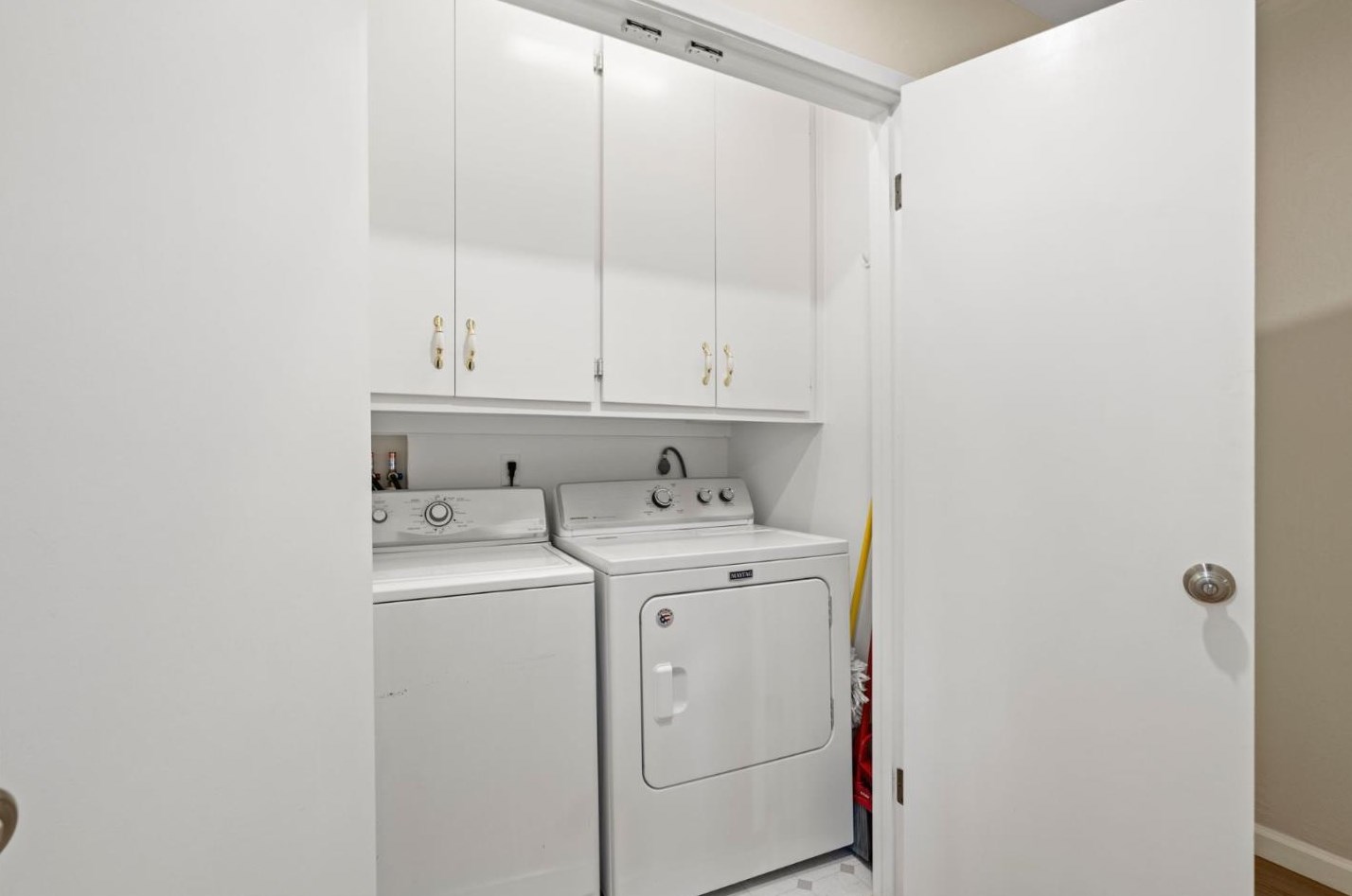 555 Smt Spg Rd, Redwood City CA  94062-4251 exterior