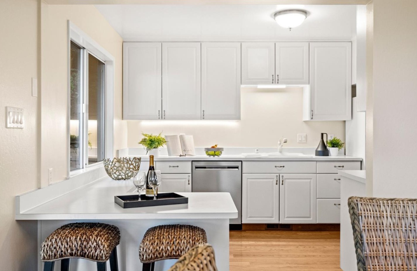 555 Smt Spg Rd, Redwood City CA  94062-4251 exterior
