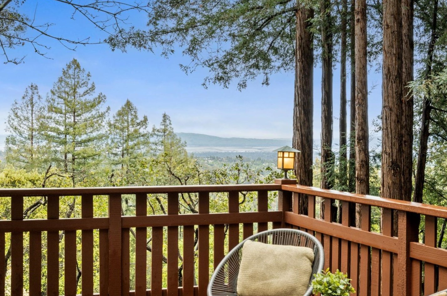 555 Smt Spg Rd, Redwood City CA  94062-4251 exterior