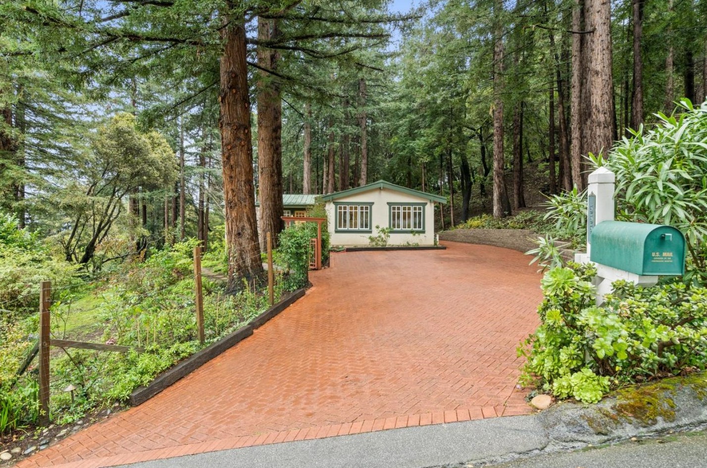 555 Smt Spg Rd, Redwood City CA  94062-4251 exterior