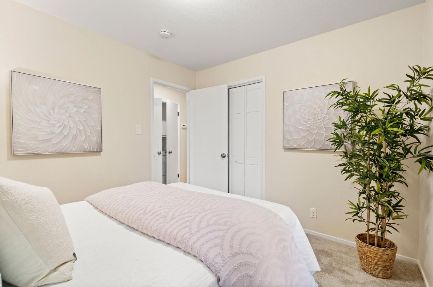 555 Smt Spg Rd, Redwood City CA  94062-4251 exterior