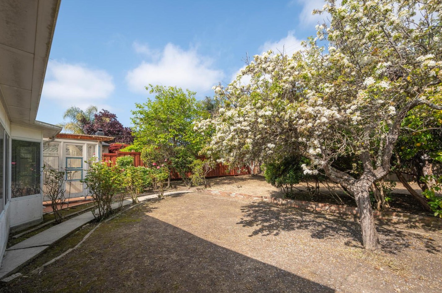 1774 Hampton Ave, Redwood City CA  94061-2609 exterior