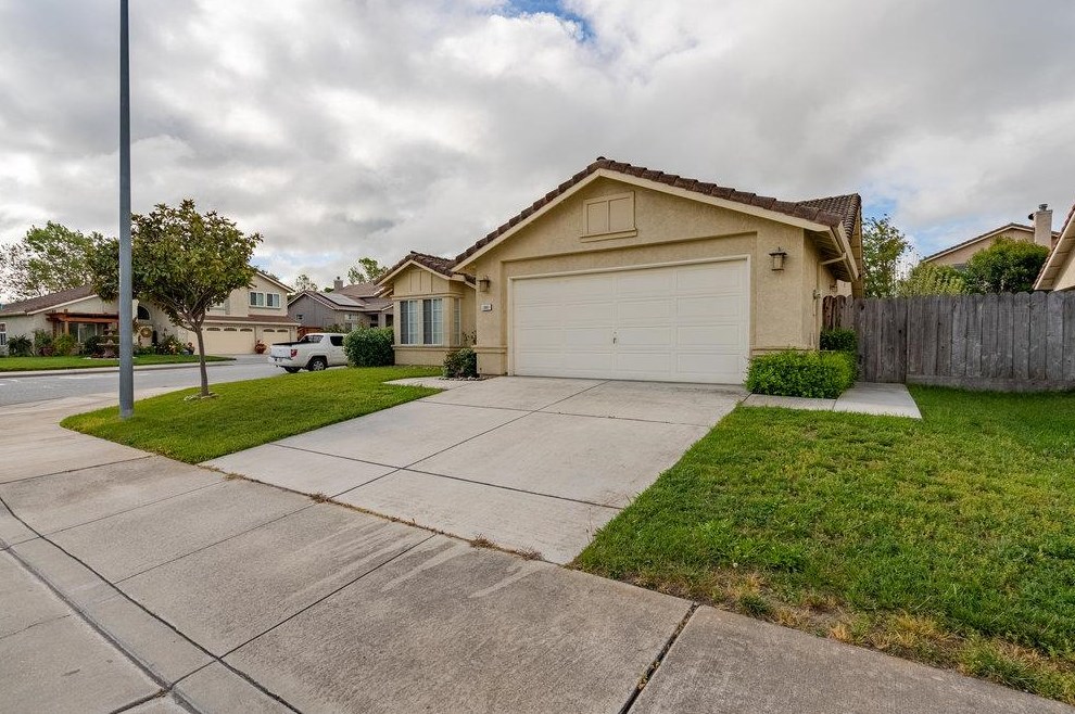 1981 Glarner St, Hollister, CA 95023-5217