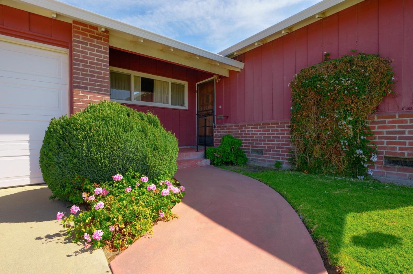 8 Gardenia Cir, Salinas, CA 93906