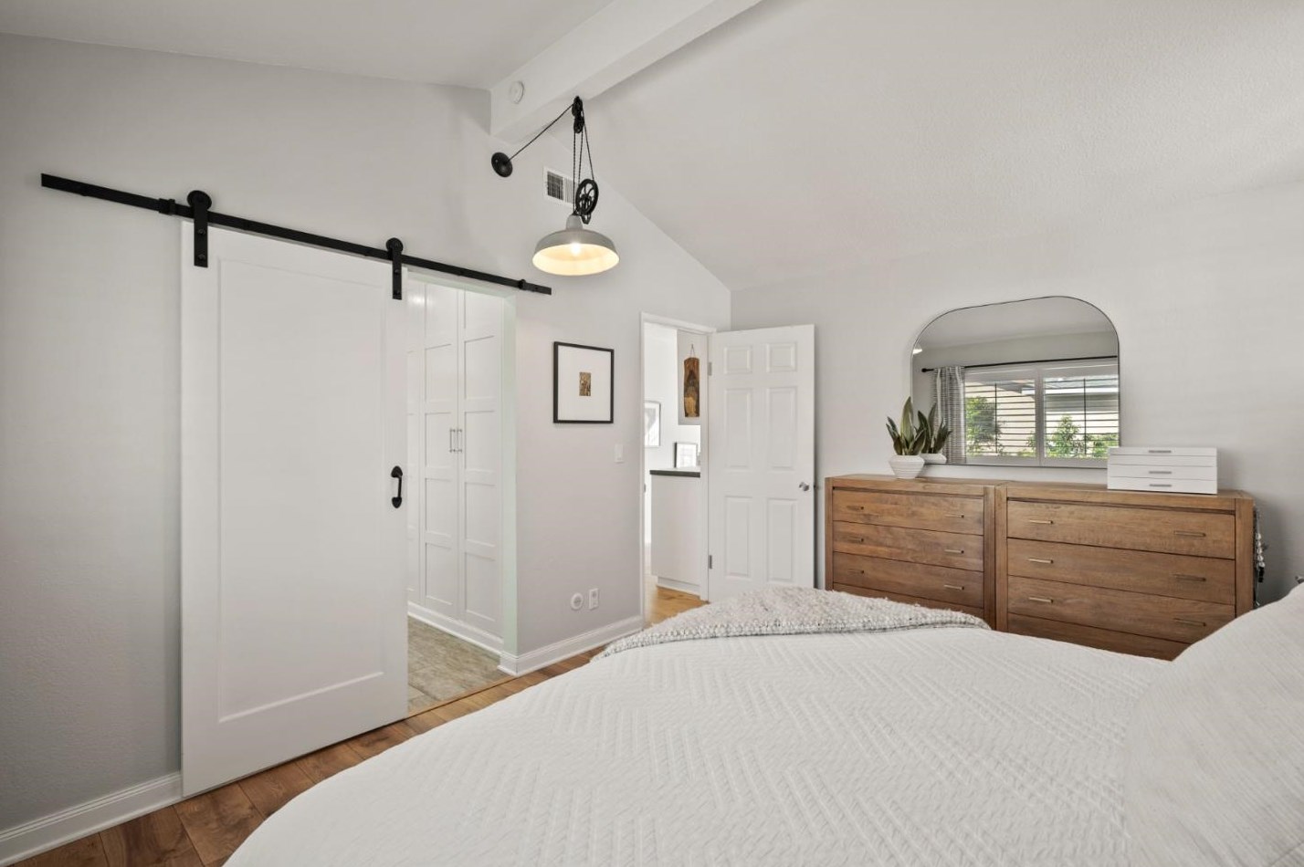 3736 Thousand Oaks Dr, San Jose CA  95136-1445 exterior