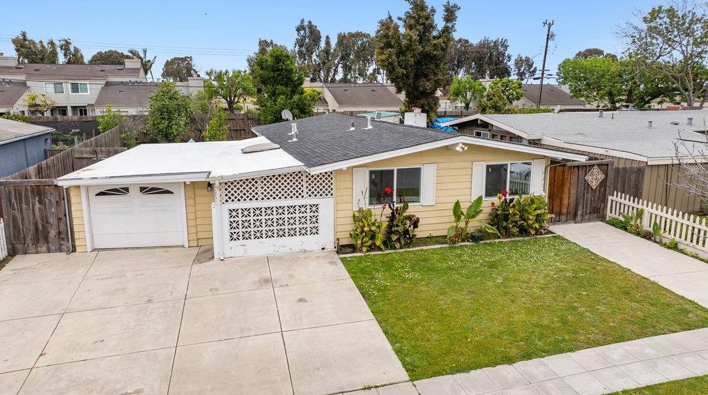 1031 Polk St, Salinas, CA 93906-3501