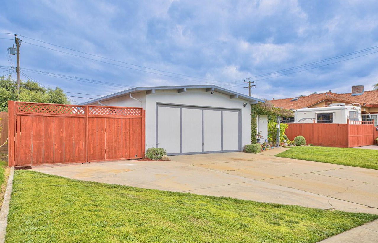 1426 Teton Ave, Salinas, CA 93906-3010
