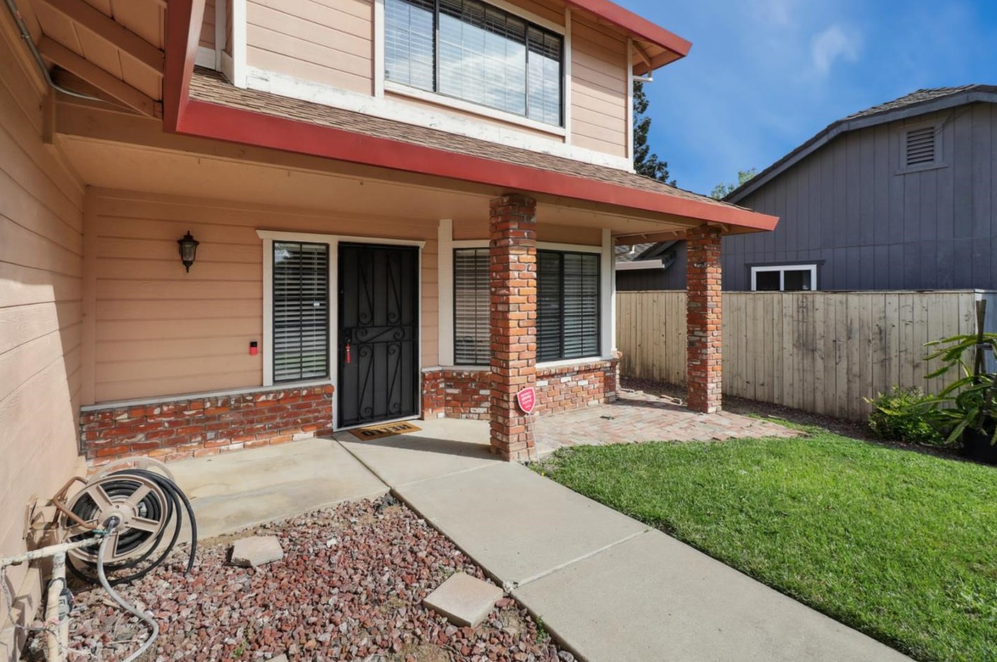 9638 Soaring Oaks Dr, Elk Grove, CA 95758