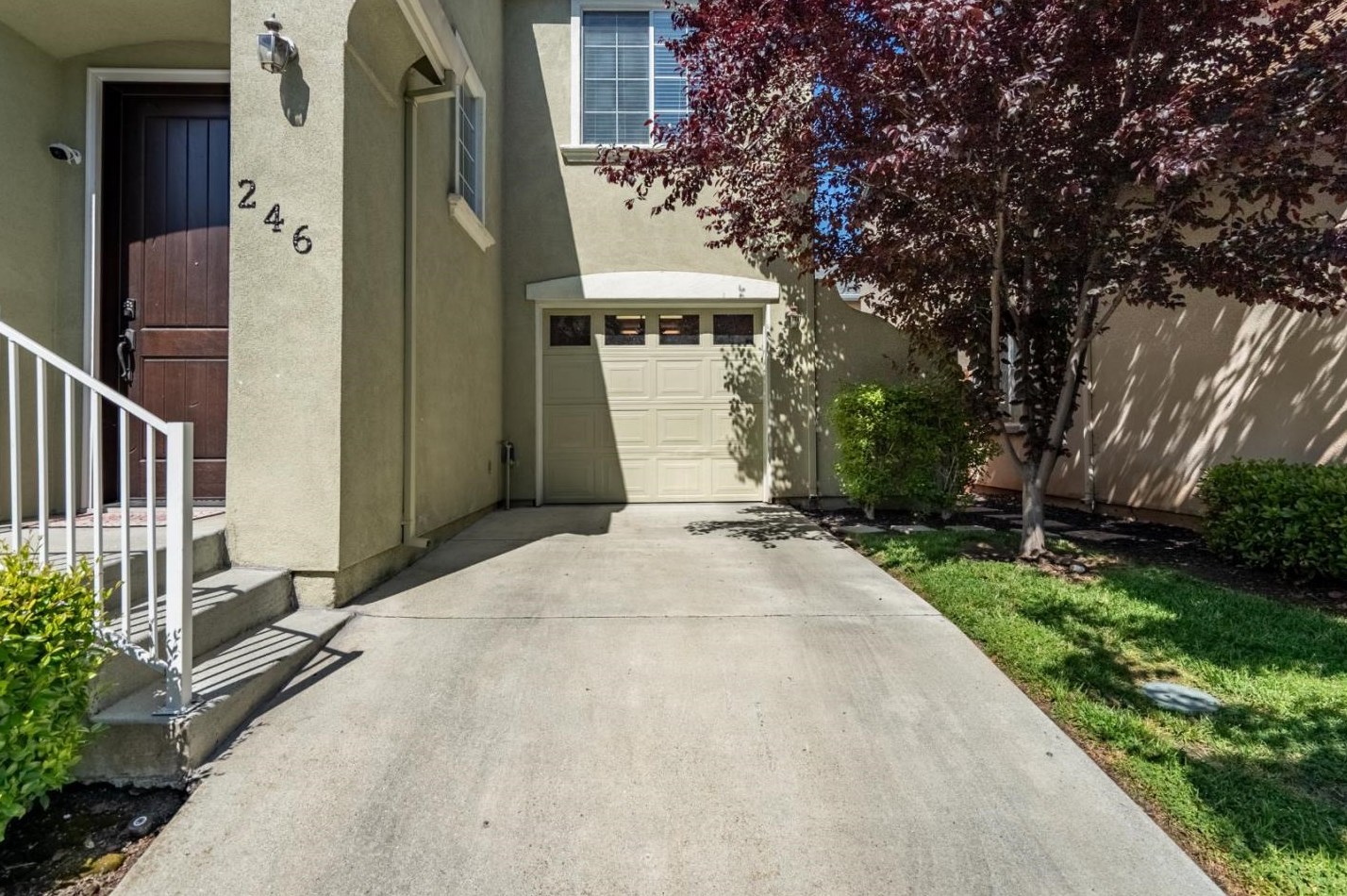 246 Holland Cir, Hollister CA  95023-4088 exterior