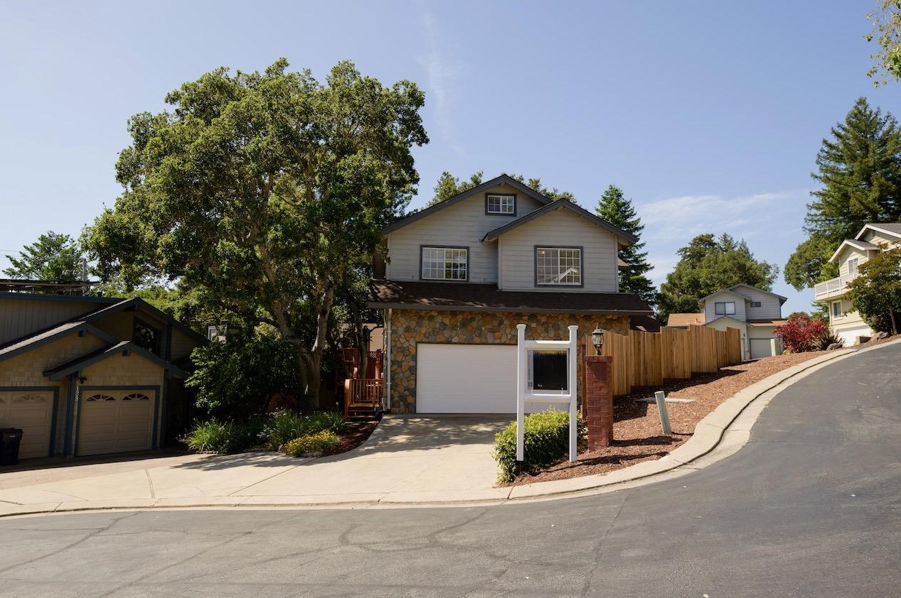 131 Viki Ct, Santa Cruz, CA 95066-4153