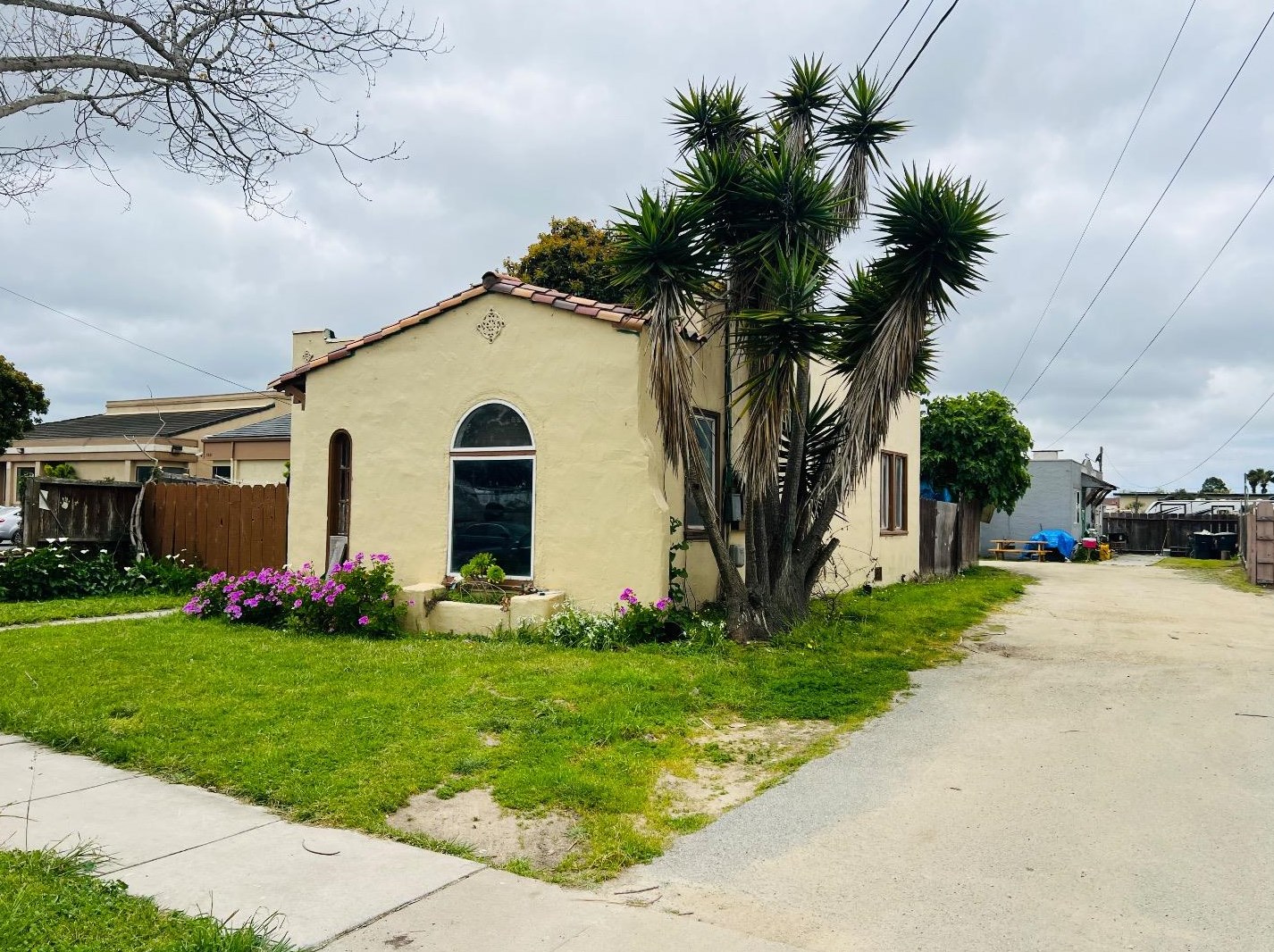 1143 Baldwin St, Salinas, CA 93906-3607
