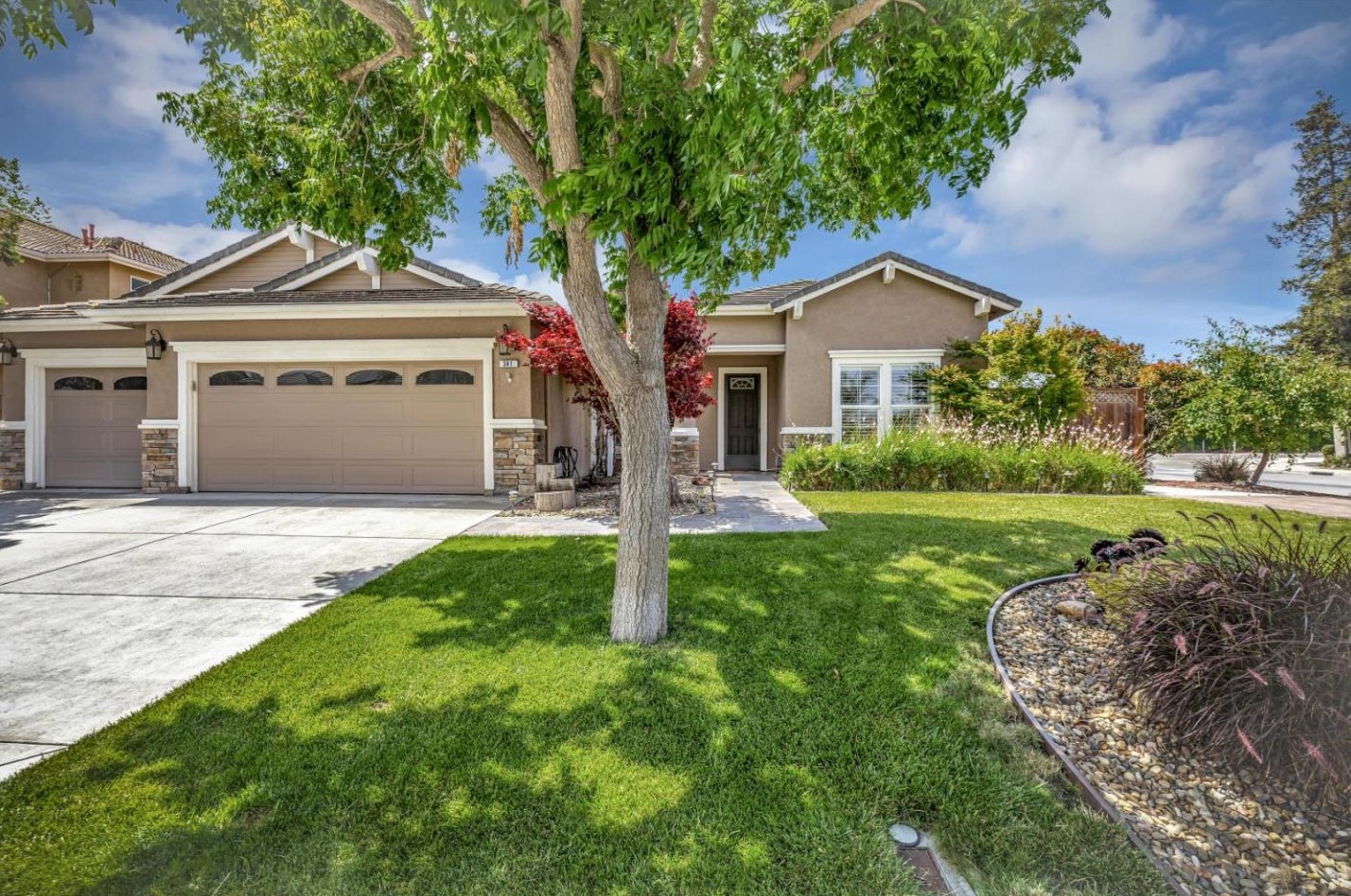 341 Regal Dr, Hollister, CA 95023