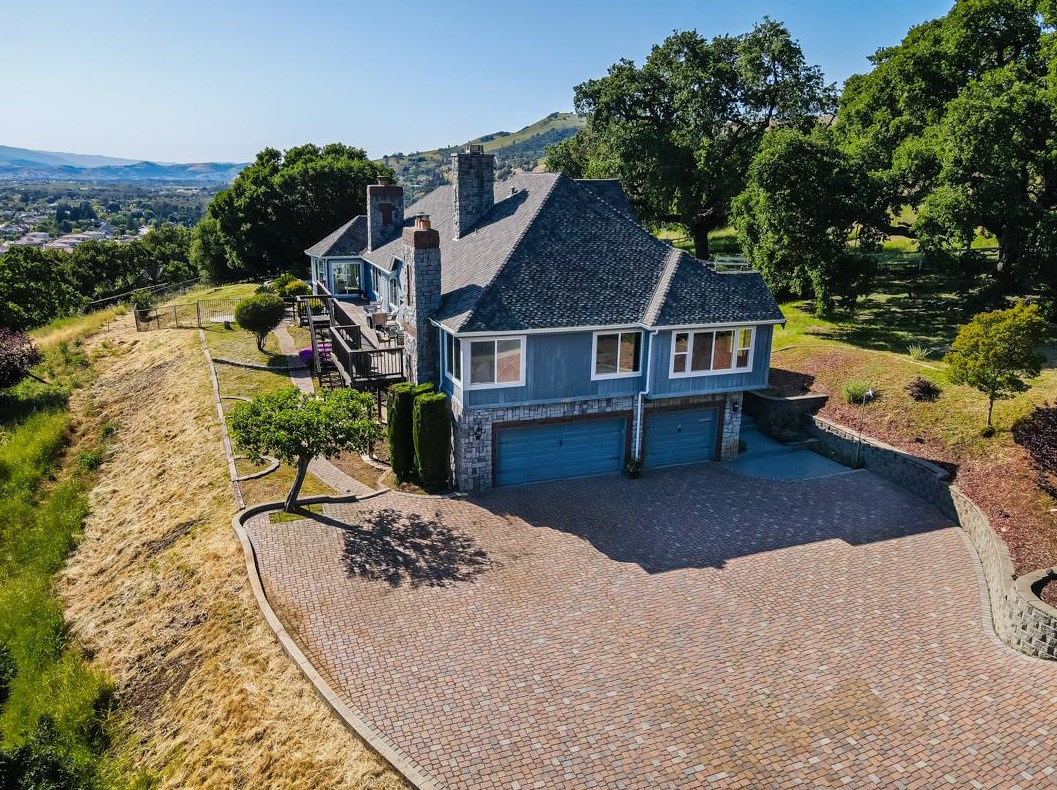 18025 Barnard Rd, Morgan Hill, CA 95037-9382