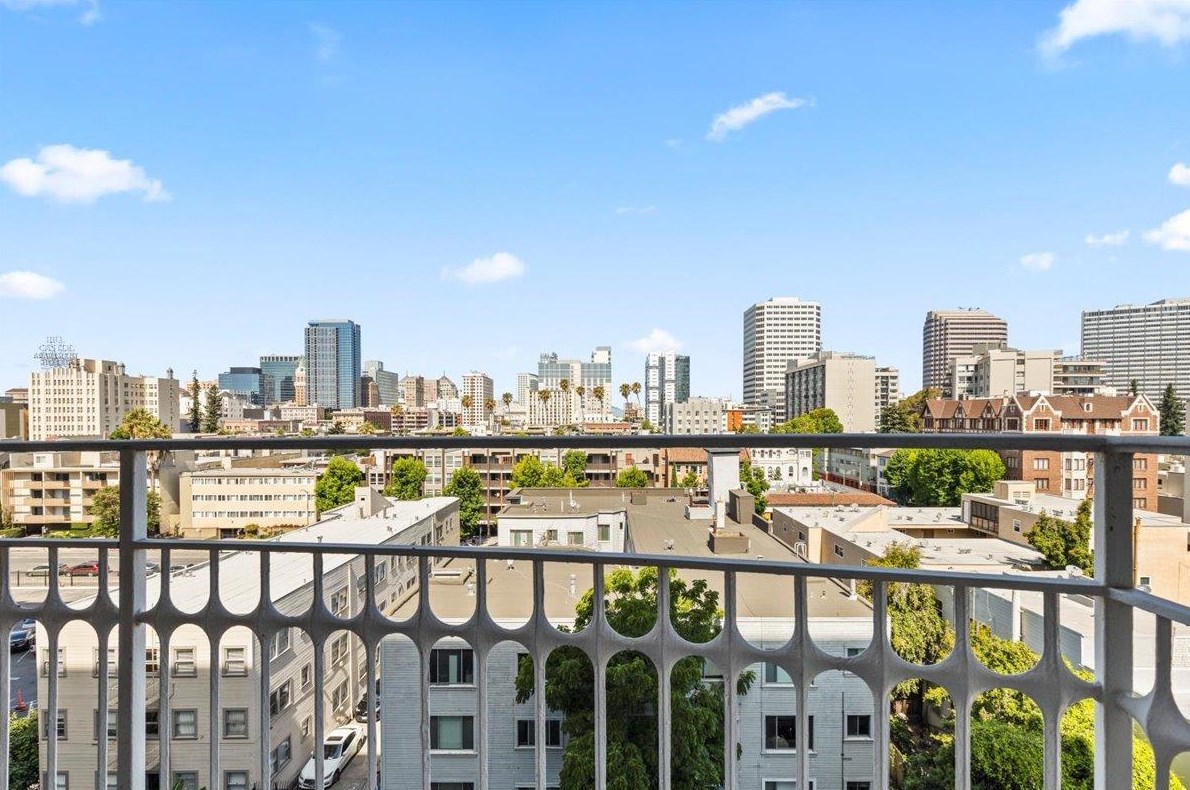 1555 Lakeside Dr, Oakland CA  94612-4535 exterior