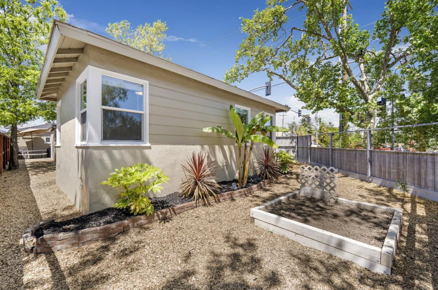 2916 12th Ave, Sacramento CA  95817-3514 exterior